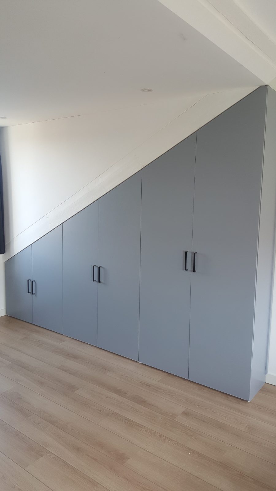 inbouwkast inbouwkast onder een schuin dak met lades