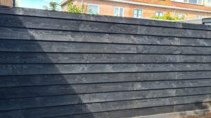 schutting met zwart rabat